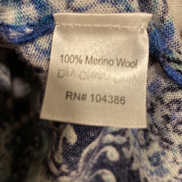 GARNET HILL 100% merino wool crewneck sweater. Blue paisley print. Size US S. - Picture 7 of 8